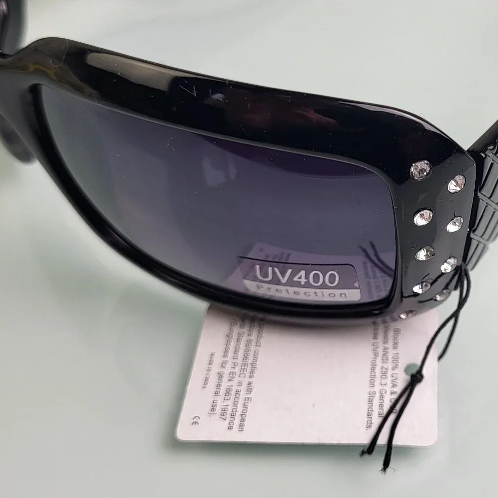 NWT DESIGNER INSPIRED WOMEN'S RHINESTONE ACCENT SUNGLASSES (2 for $25)